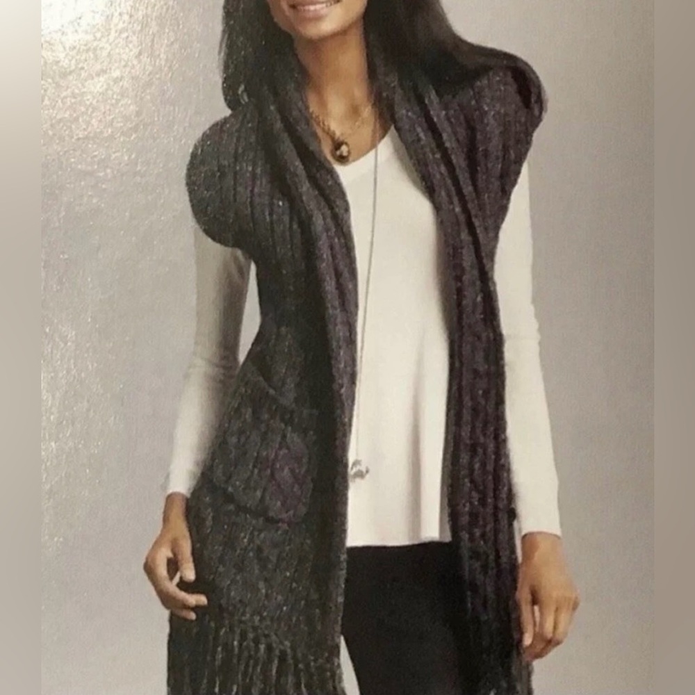 CAbi Fringe Wool Blend Sweater Vest Women M Gray Charcoal
Boho Cozy Layering
